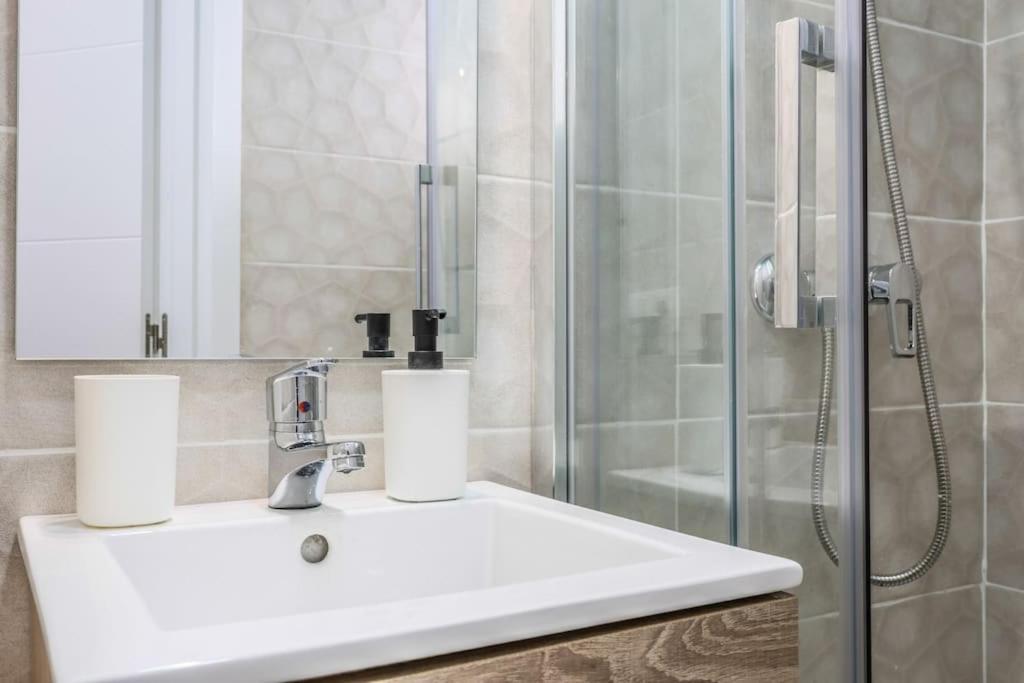 Luxe Apartment In Tetuan Madrid Extérieur photo