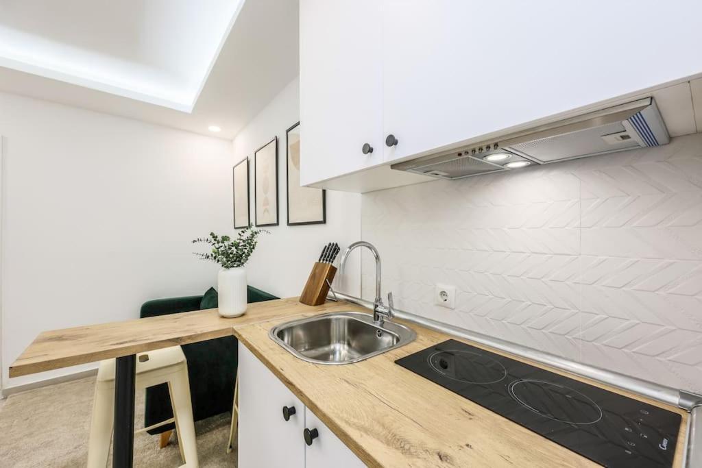 Luxe Apartment In Tetuan Madrid Extérieur photo